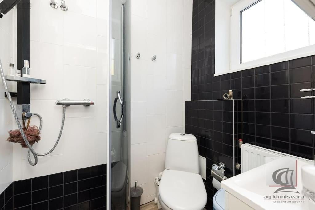 Cozy 1-bdroom In The Centre, Free Parking Apartment *