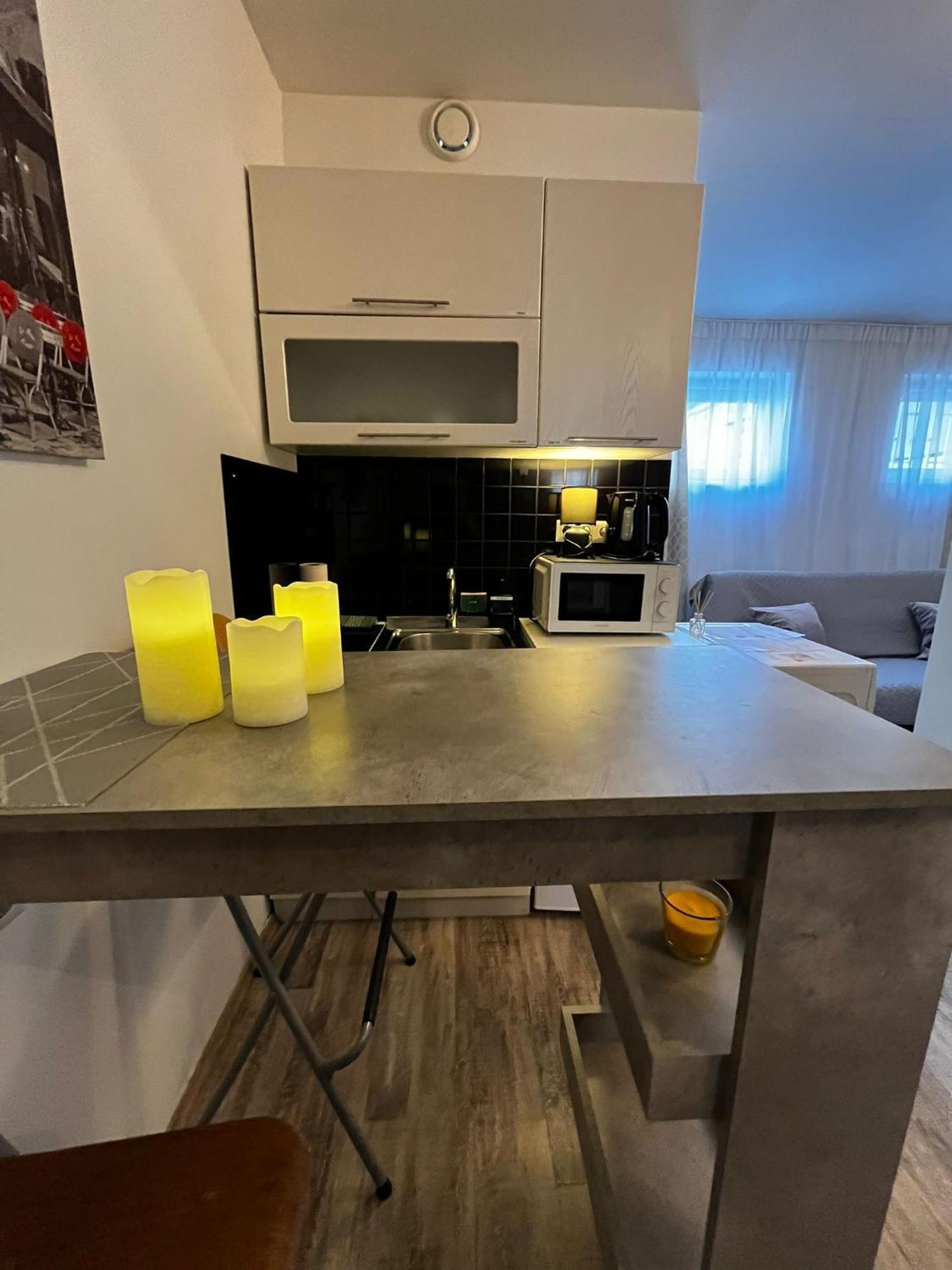 Cozy 1-bdroom In The Centre, Free Parking Apartment