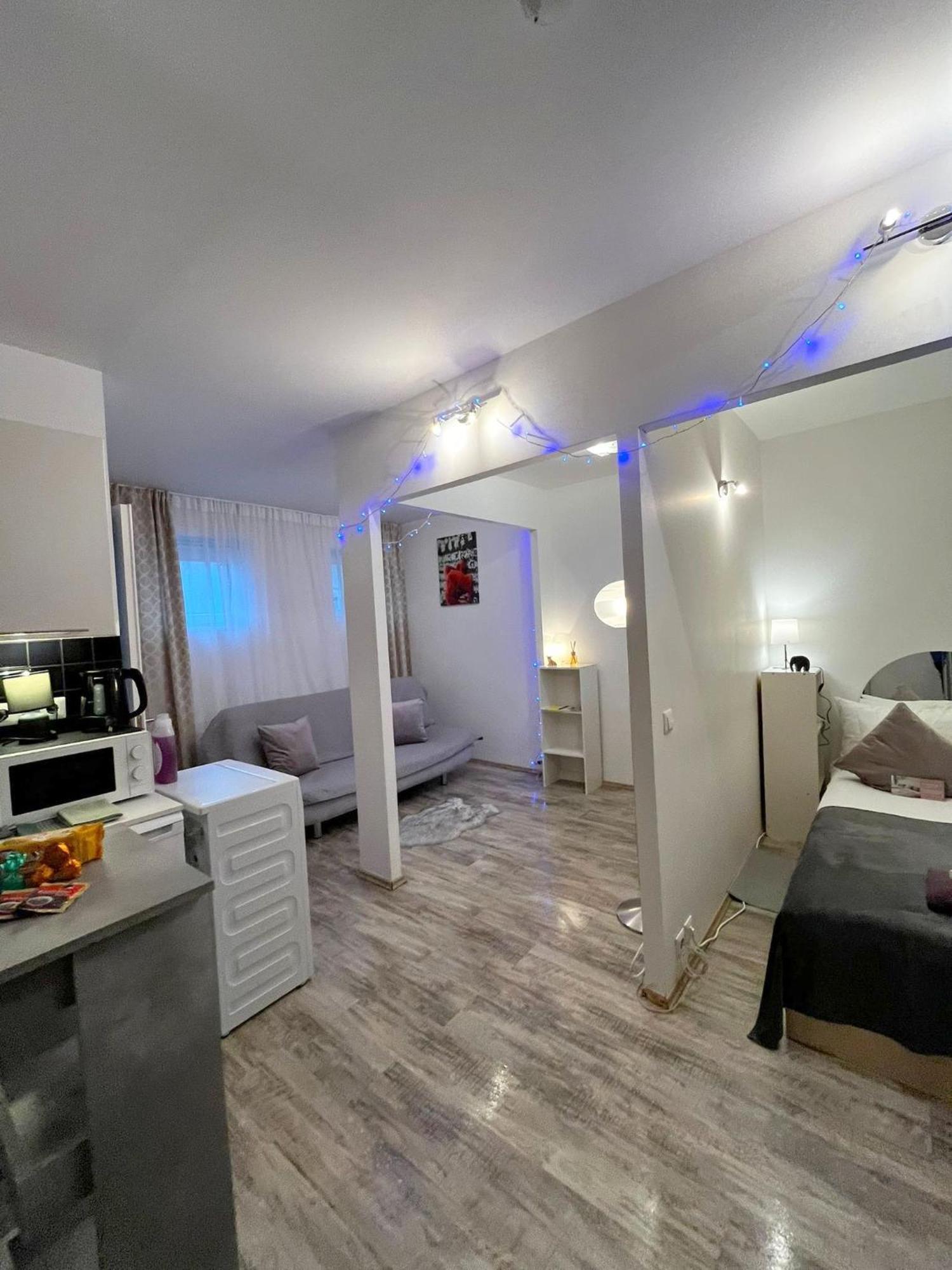 Cozy 1-bdroom In The Centre, Free Parking Apartment